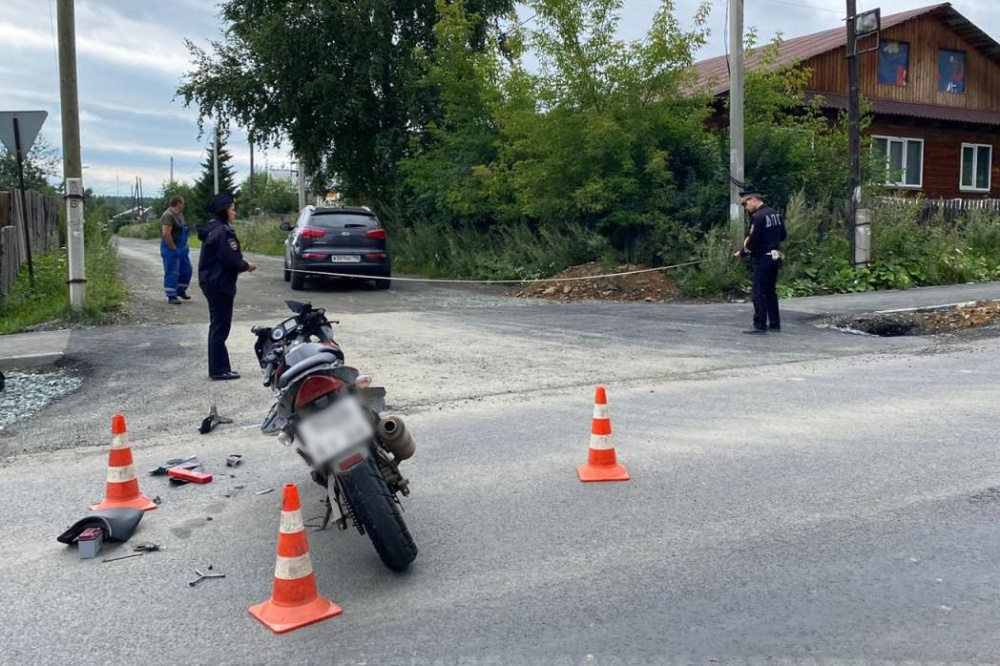 В Первоуральске 16-летний водитель мотоцикла выехал на встречку и столкнулся с автомобилем | На Урале в ДТП пострадал 16-летний мотоциклист, его доставили в больницу В Первоуральске 16-летний водитель мотоцикла выехал на встречку и столкнулся с автомобилем | На Урале в ДТП пострадал 16-летний мотоциклист, его доставили в больницу