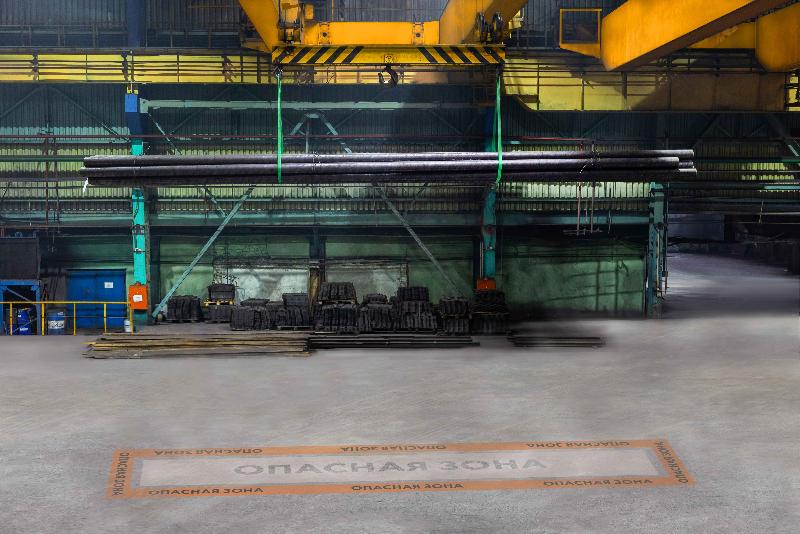 Свет спасет жизни: Первоуральский новотрубный завод внедрит инновацию для безопасного производства | ПНТЗ внедрит проекторы с надписью «Опасная зона» для повышения безопасности 