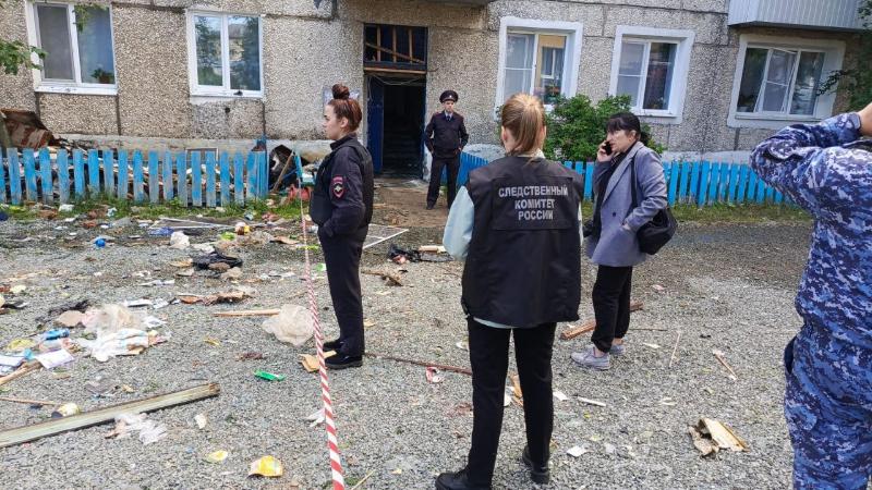 В Ивделе из-за взрыва газового баллона погибли двое людей   | В Свердловской области произошел взрыв в жилом доме  