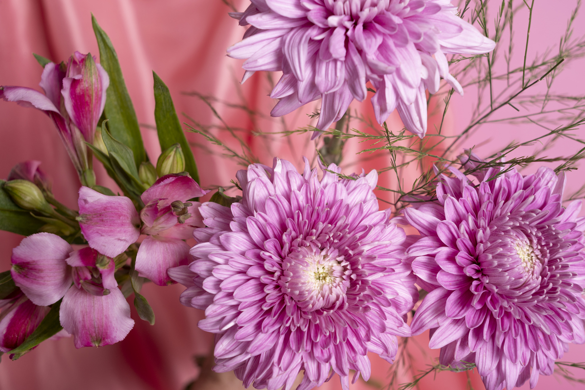 Букет завял через пару дней? Добавьте 1 ч.л. в воду — и цветы простоят весь март: секрет из аптечки