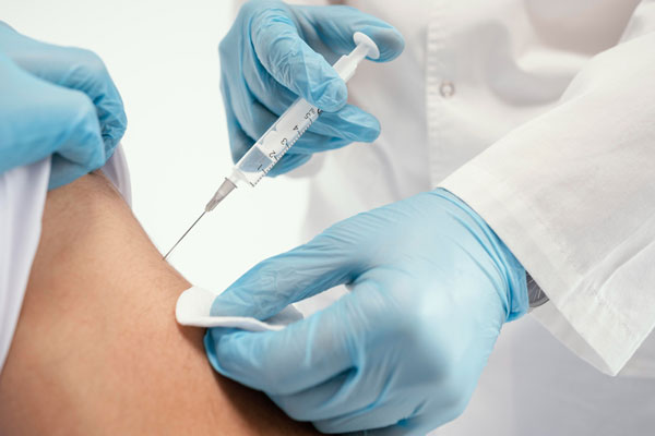 Первоуральские врачи рассказали, зачем нужно ставить прививки | Врачи из Первоуральска рассказали о необходимости вакцинации