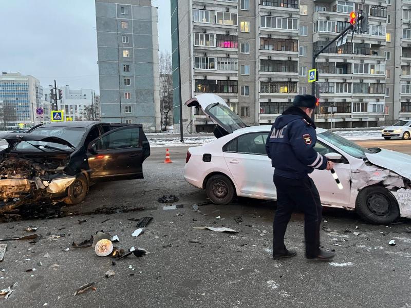 На Урале годовалый ребенок получил травмы в результате ДТП | В Свердловской области произошло ДТП с участием годовалого ребенка