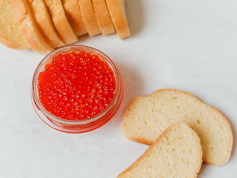 Роскачество предупреждает: На что обратить внимание при выборе икры для новогоднего стола