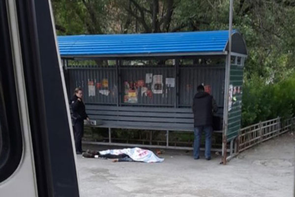 В Первоуральске на автобусной остановке обнаружен труп мужчины