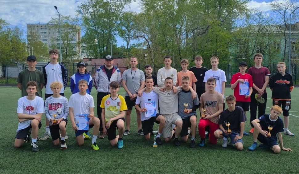 Талантливая молодежь Первоуральска: лучшие футболисты дворовых клубов соревнуются на стадионе школы №2 | Талантливая молодежь Первоуральска: лучшие футболисты дворовых клубов соревнуются на стадионе школы №2 Талантливая молодежь Первоуральска: лучшие футболисты дворовых клубов соревнуются на стадионе школы №2 | Талантливая молодежь Первоуральска: лучшие футболисты дворовых клубов соревнуются на стадионе школы №2