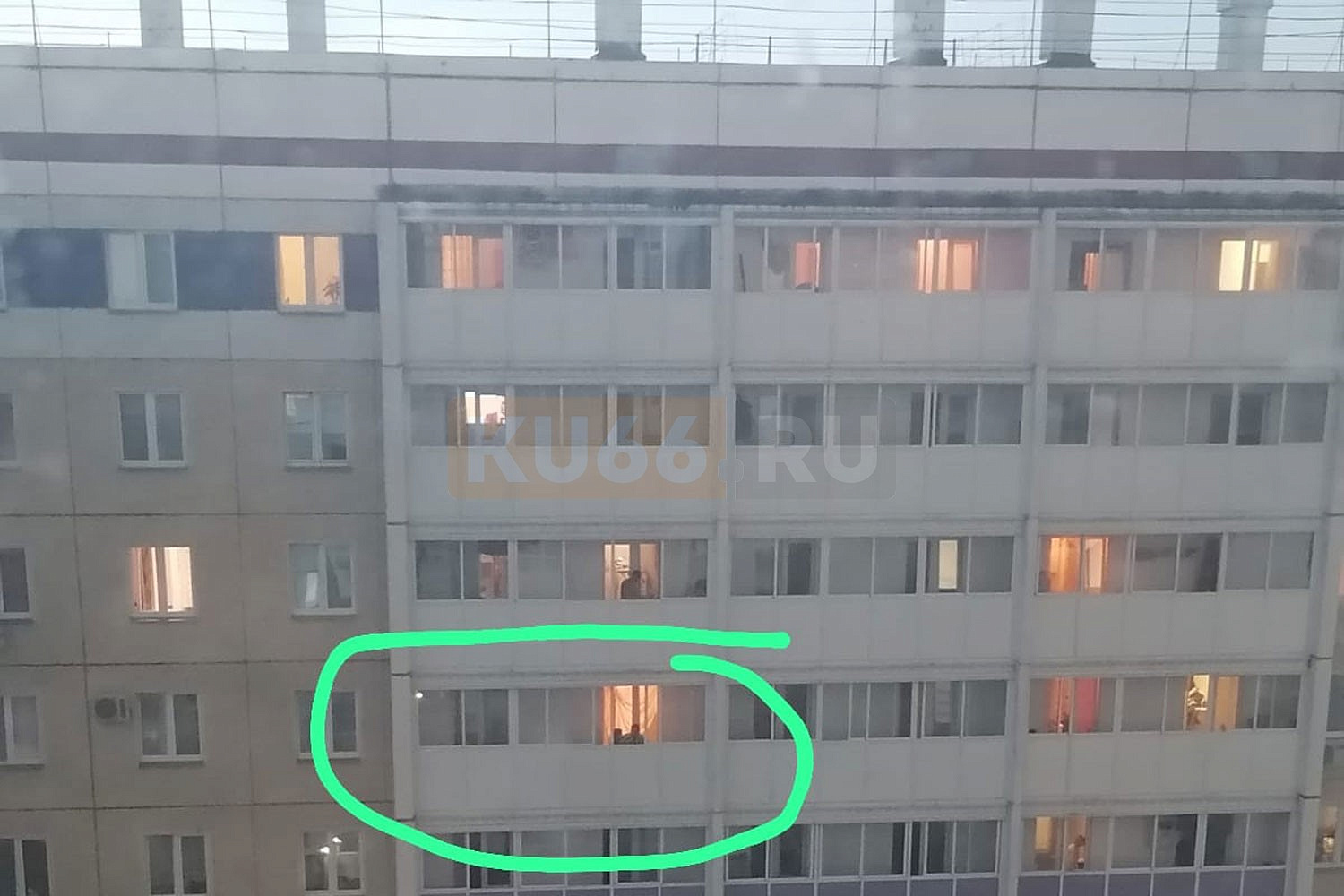 В Каменске-Уральском обстреляли машины на парковке В Каменске-Уральском обстреляли машины на парковке