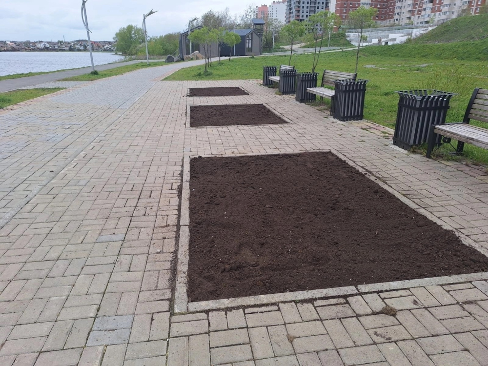 В Первоуральске уже началась подготовка цветников и клумб для высадки однолетних растений | В Первоуральске уже началась подготовка цветников и клумб для высадки однолетних растений В Первоуральске уже началась подготовка цветников и клумб для высадки однолетних растений | В Первоуральске уже началась подготовка цветников и клумб для высадки однолетних растений