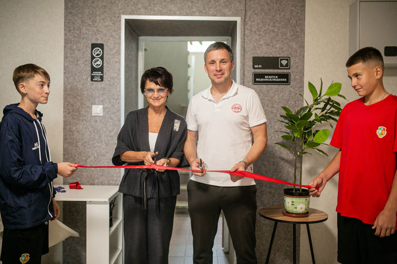 В Первоуральске открыли Дом спортсмена для воспитанников Академии хоккея с мячом | В Первоуральске открылся Дом спортсмена для юных хоккеистов — новые возможности для детей!