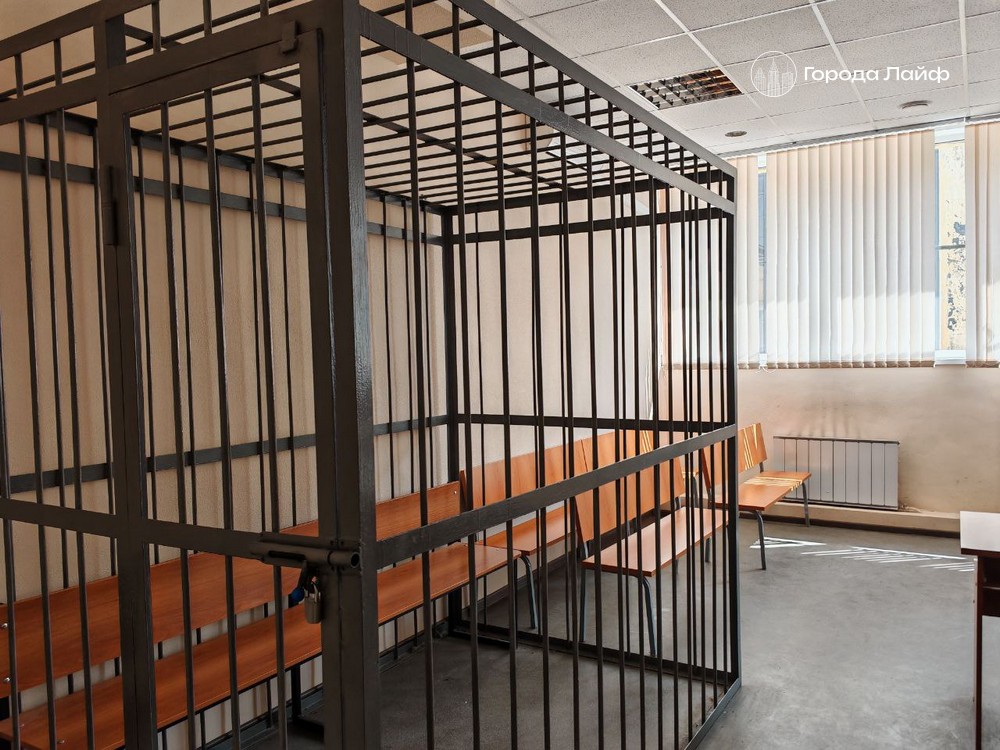 В Свердловской области вынесен приговор за подброс гроба с головой свиньи | В Свердловской области суд приговорил двух мужчин за подброс гроба с головой свиньи В Свердловской области вынесен приговор за подброс гроба с головой свиньи | В Свердловской области суд приговорил двух мужчин за подброс гроба с головой свиньи