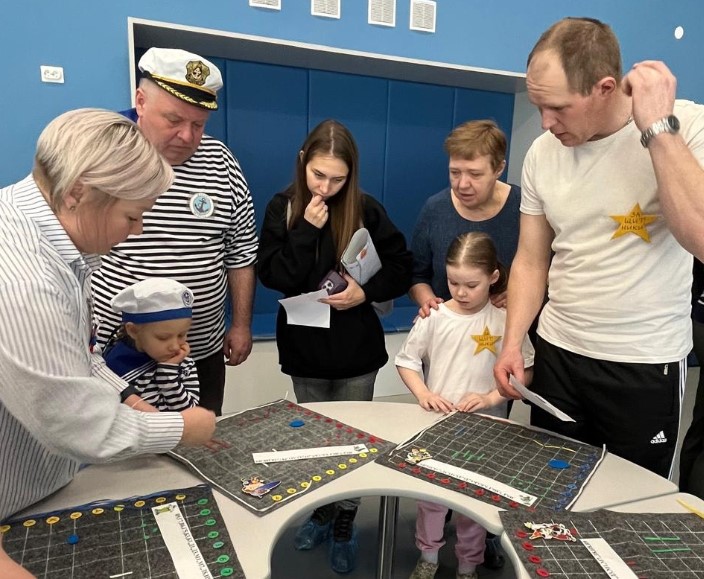 Дошколята Первоуральска проверили свою смекалку на фестивале ко Дню защитника Отечества | В первоуральском детском саду №37 прошел фестиваль «Наследники героев»