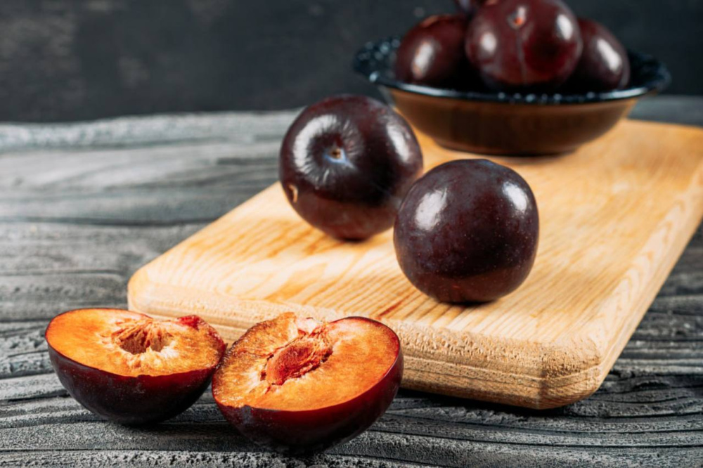 В Свердловской области к реализации разрешили зараженную щитовкой продукцию   | Жителям Урала может попасться слива из Турции, зараженная калифорнийской щитовкой