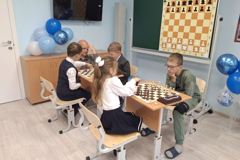 В Первоуральске завершили ремонт клуба «Чайка»: что обновили и на что потратили деньги | Ремонт клуба «Чайка» в Первоуральске обошёлся в 3,44 млн рублей