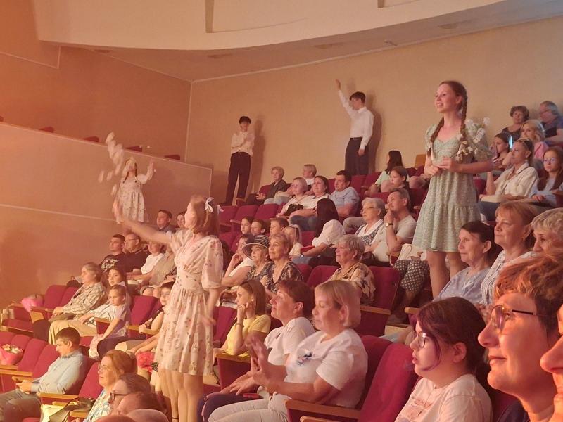 Глава Первоуральска предложил включить патриотический спектакль в программу Дня города | В Первоуральске прошел масштабный спектакль «Во имя мира на Земле» Глава Первоуральска предложил включить патриотический спектакль в программу Дня города | В Первоуральске прошел масштабный спектакль «Во имя мира на Земле»