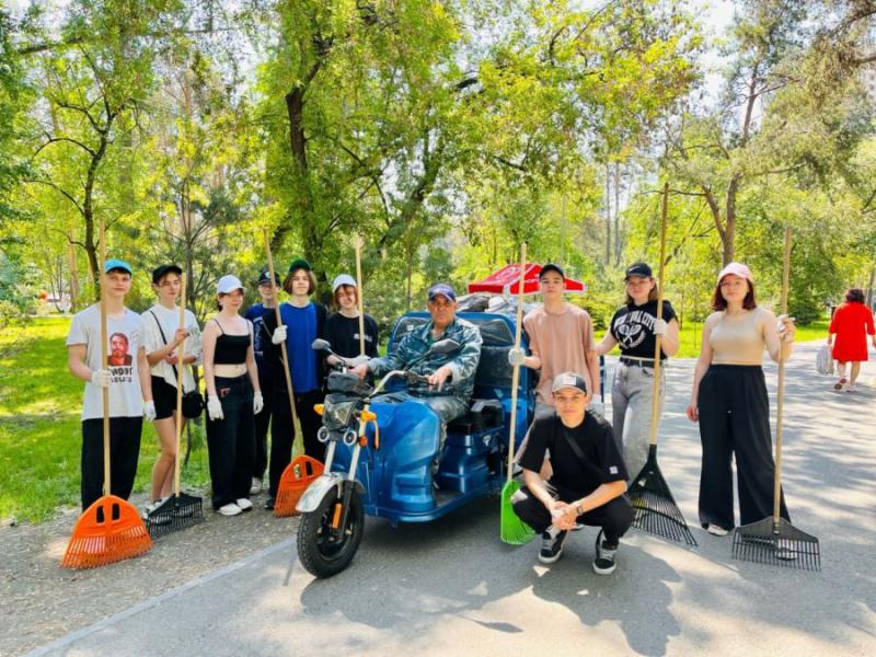 Куда можно устроиться на работу в подростковом возрасте? На Урале стартовала кампания по трудоустройству  | Свердловские школьники смогут получать до 15 тысяч рублей на летних каникулах