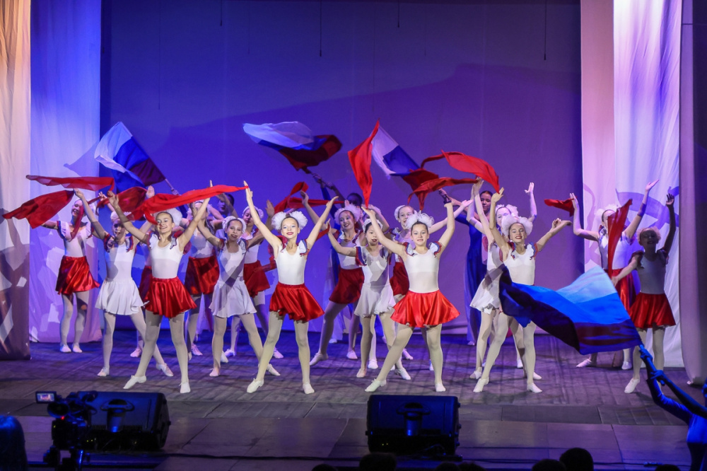 День полиции в Первоуральске: награды ветеранам и молодым сотрудникам | Первоуральск отметил День полиции: награждения и минута молчания