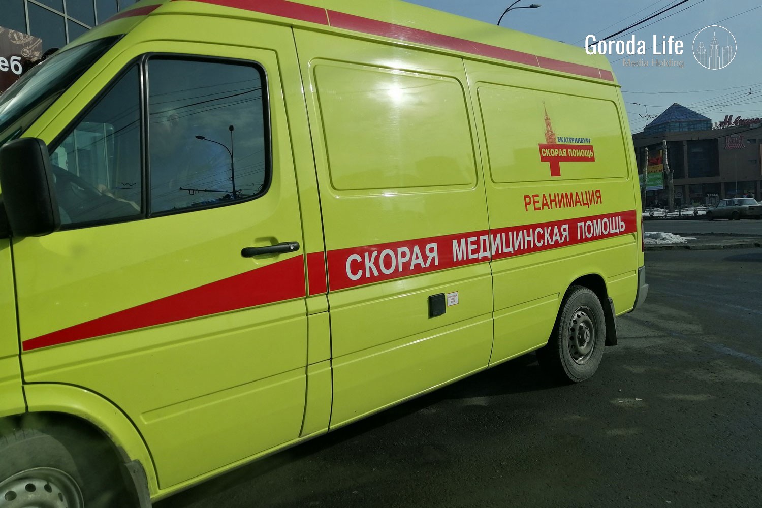 «Тело лежало пять суток у больницы» — в Первоуральске мужчина умер после медицинского обследования