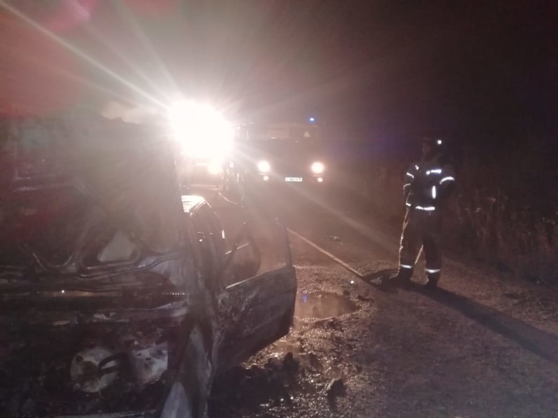 Накануне ночью под Первоуральском сгорел автомобиль ВАЗ