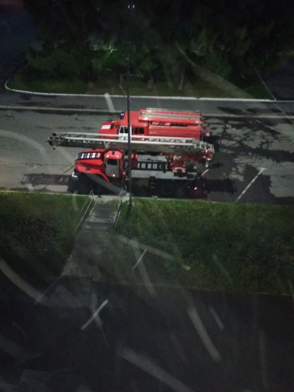 В Первоуральске в пятиэтажке загорелся балкон