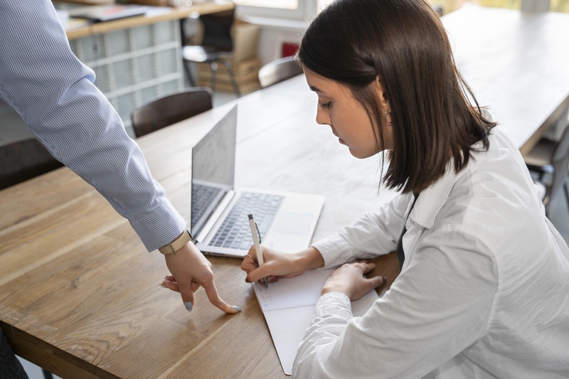 В Свердловской области самыми дефицитными на рынке труда остаются врачи | На Урале дефицитным специалистам готовы платить около 141 тысячи рублей 