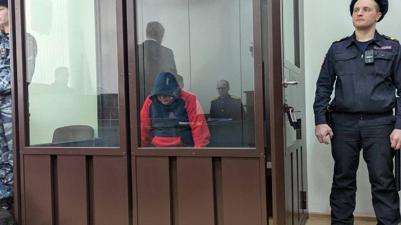 Начальника отдела полиции Екатеринбурга арестовали за крупную взятку | Свердловского полицейского отправили под стражу за получение взятки 