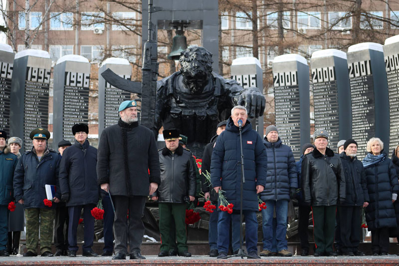 В Свердловской области отметили День памяти россиян, погибших за пределами страны | Уральцы почтили память воинов-интернационалистов