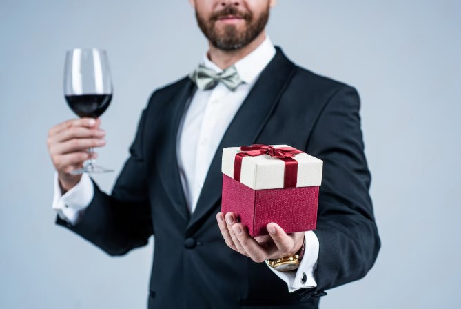 Просекко вместо шампанского: какие напитки выбрать на Новый год - от игристого вина до нулевых коктейлей | Эксперты назвали напитки, которые заменят шампанское на Новый год