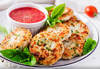 Добавила кабачок и кукурузу в фарш — и муж перестал спрашивать «А что на гарнир?»