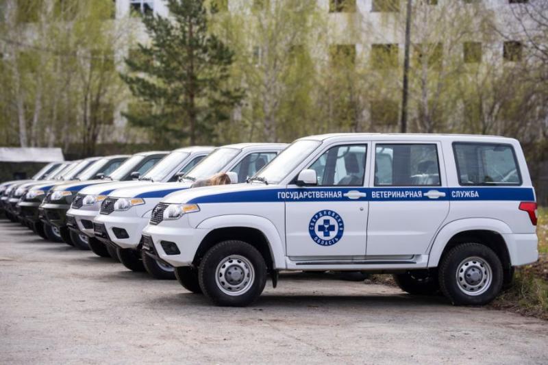 Первоуральская ветстанция получила новые автомобили УАЗ «Патриот»: машины вручил замгубернатора Алексей Шмыков | Врачи нескольких ветстанций Свердловской области получили новые автомобили