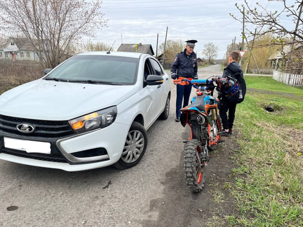 Госавтоинспекция Свердловской области исключила из дорожного движения несовершеннолетнего водителя питбайка | На Урале исключила из дорожного движения несовершеннолетнего водителя питбайка