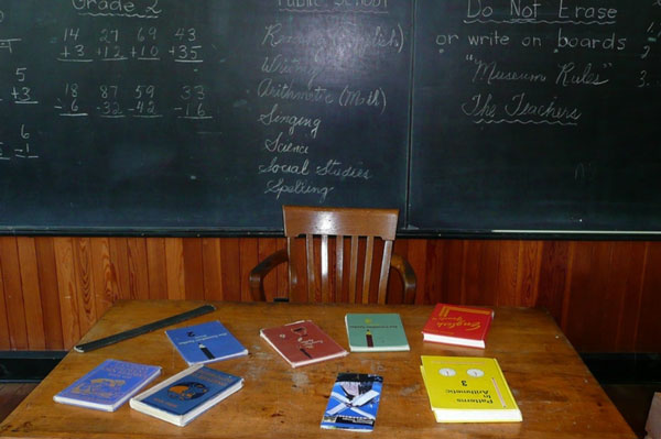 В Первоуральске ученик выпал из окна школы | Первоуральский школьник выпал из окна учебного заведения