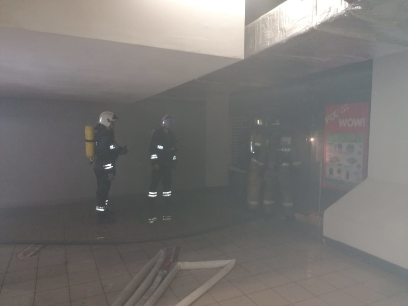 Утром в Первоуральске в здании загорелось оборудование