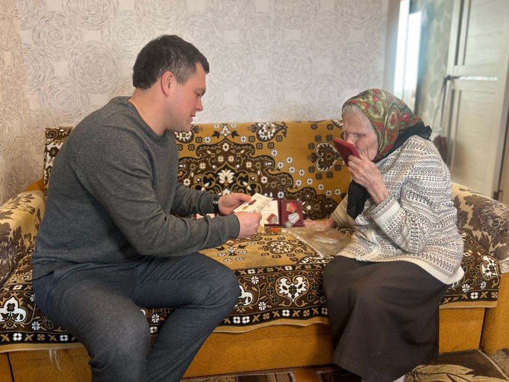 В Первоуральске 305 ветеранов получат юбилейные медали ко Дню Победы | На Урале продолжается вручение юбилейных медалей ветеранам