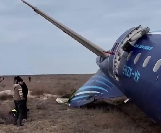 В Казахстане потерпел крушение самолет, летевший в Грозный | В Казахстане упал пассажирский самолет 