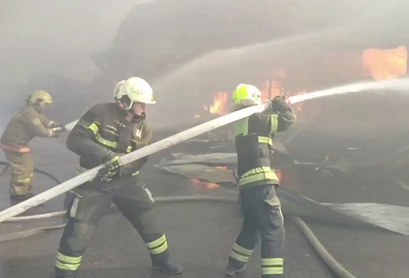 Пожар в Первоуральске: огонь охватил садовый дом  | В Первоуральске сгорел садовый дом площадью 71 кв. м