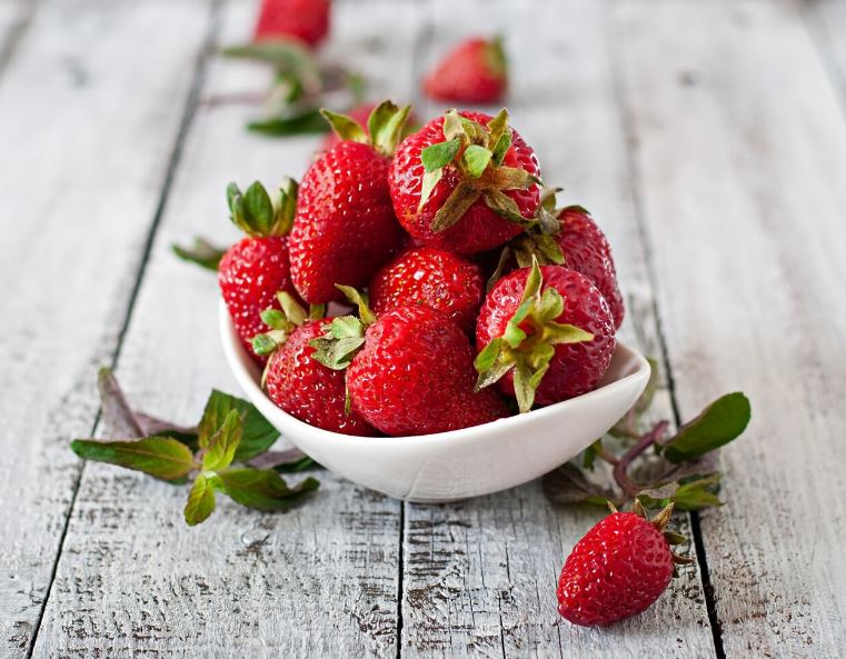 Клубника - ягода для ума: Ученые выявили ее пользу | Ученые назвали ягоду, которая улучшает память