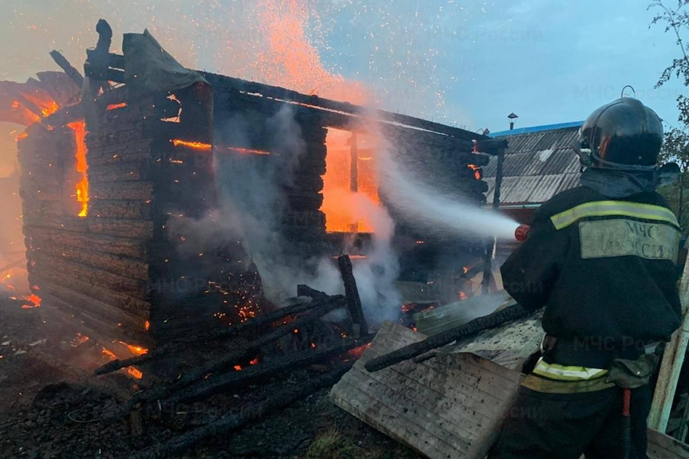 В поселке под Первоуральском произошел пожар: есть погибший | На Урале в результате пожара погиб житель поселка В поселке под Первоуральском произошел пожар: есть погибший | На Урале в результате пожара погиб житель поселка