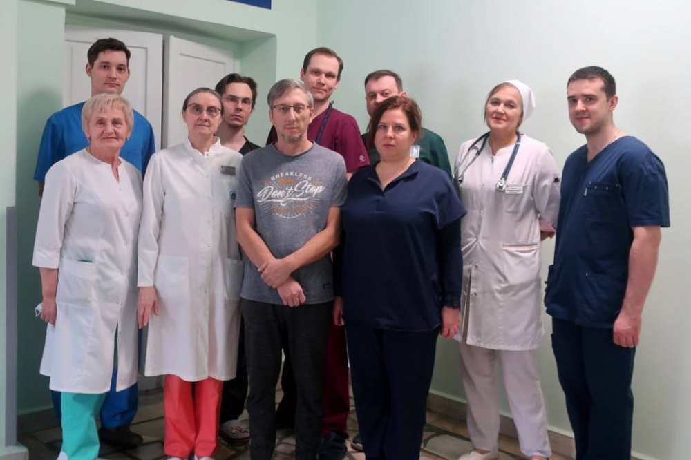 «Вытащили с того света»: свердловские медики спасли мужчину, перенесшего клиническую смерть  | На Урале врачи спасли пациента, перенесшего клиническую смерть при обширном инфаркте