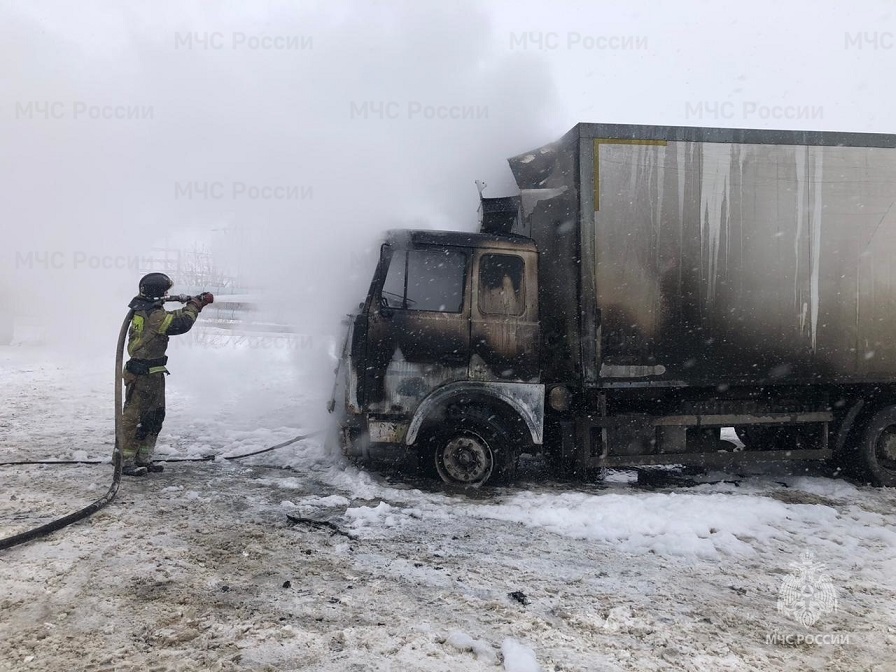 «Вспыхнула как спичка» — первоуральцы рассказали о сгоревшем грузовике «МАЗ» «Вспыхнула как спичка» — первоуральцы рассказали о сгоревшем грузовике «МАЗ»