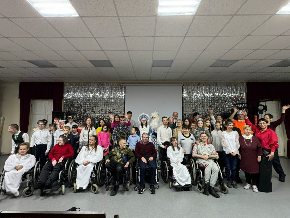 В Первоуральске более 50 человек приняли участие в инклюзивном балу | На Урале состоялся второй инклюзивный новогодний бал