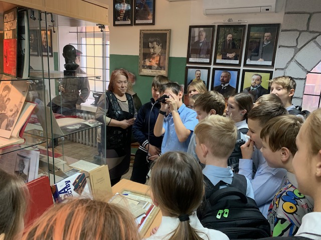 Школьники Первоуральска побывали на выставке в музее «Боевой славы» | Первоуральские школьники посетили музей «Боевой славы»