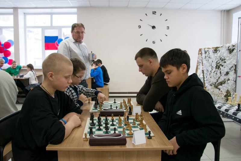 В поселке под Первоуральском прошел шахматный турнир | В Кузино под Первоуральском юные шахматисты сразились в турнире