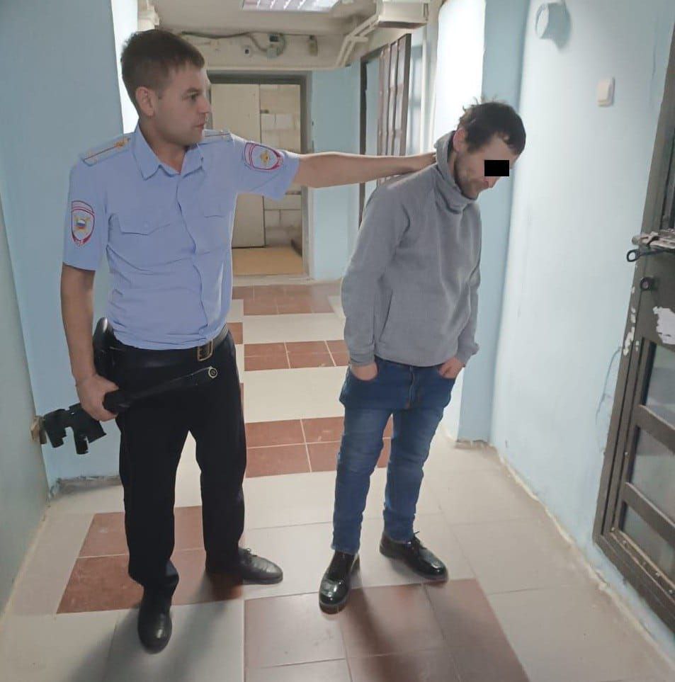 На Урале поймали хулигана, напугавшего людей винтовкой На Урале поймали хулигана, напугавшего людей винтовкой