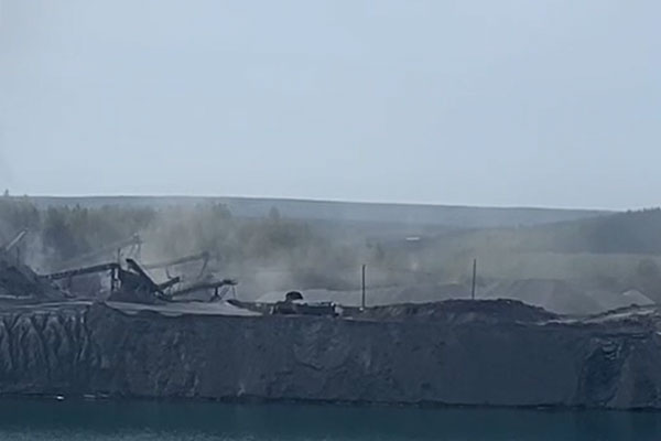 Свердловская деревня Коновалово задыхается от пыли с карьера Свердловская деревня Коновалово задыхается от пыли с карьера