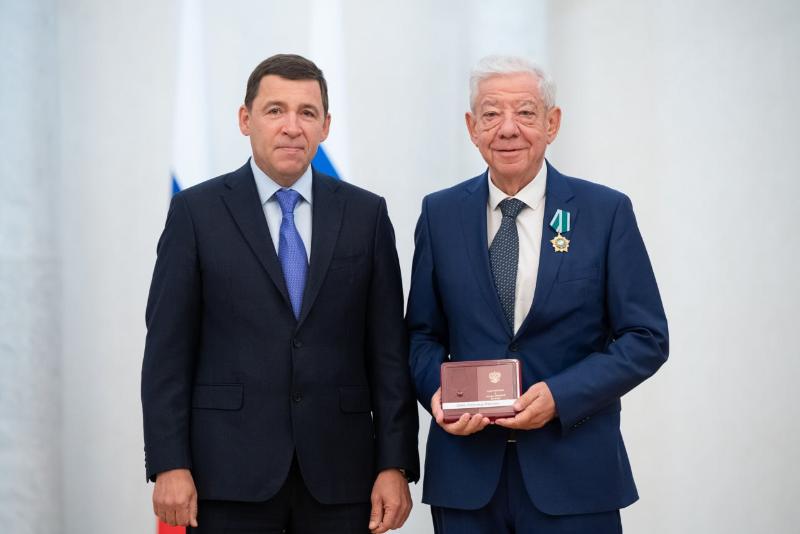 В Свердловской области вручили награды 39 выдающимся уральцам | Губернатор Куйвашев наградил выдающихся уральцев В Свердловской области вручили награды 39 выдающимся уральцам | Губернатор Куйвашев наградил выдающихся уральцев