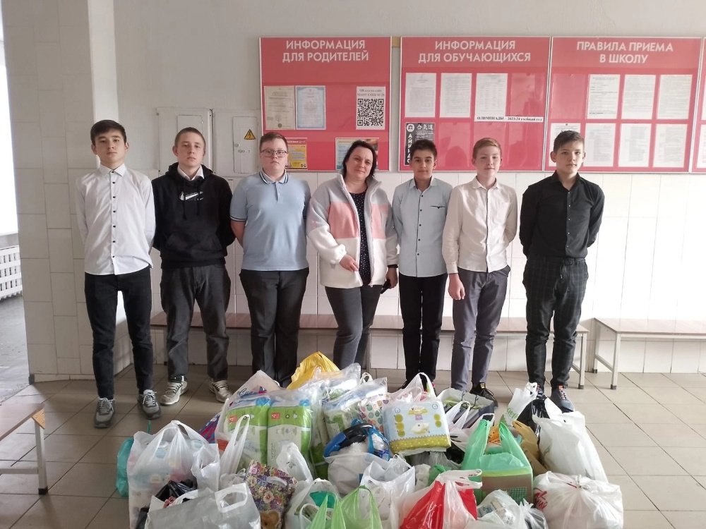 Школьники Первоуральска принесли радость будущим мамам в благотворительной акции | Обучающиеся школ Первоуральска приняли участие во Всероссийской Весенней неделе добра