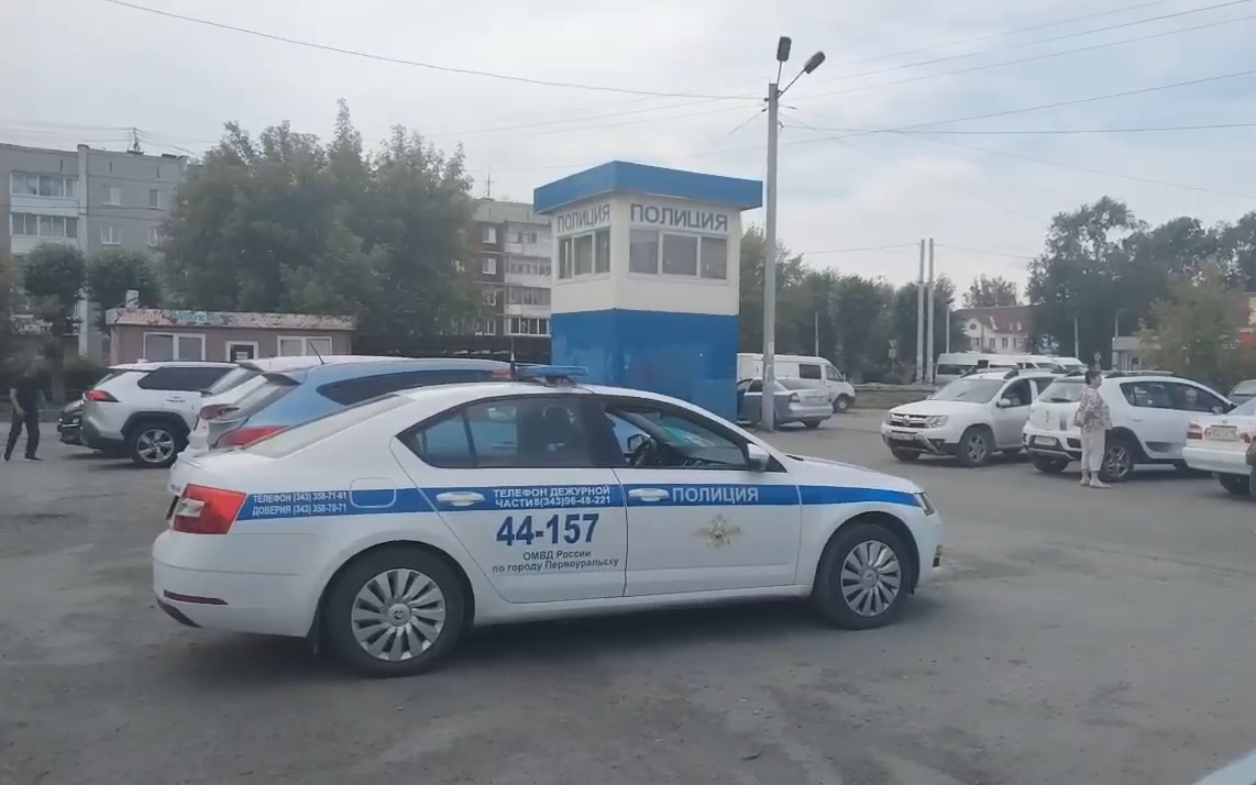 Полицейские Первоуральска включили громкоговорители, чтобы напомнить гражданам о мошенниках Полицейские Первоуральска включили громкоговорители, чтобы напомнить гражданам о мошенниках