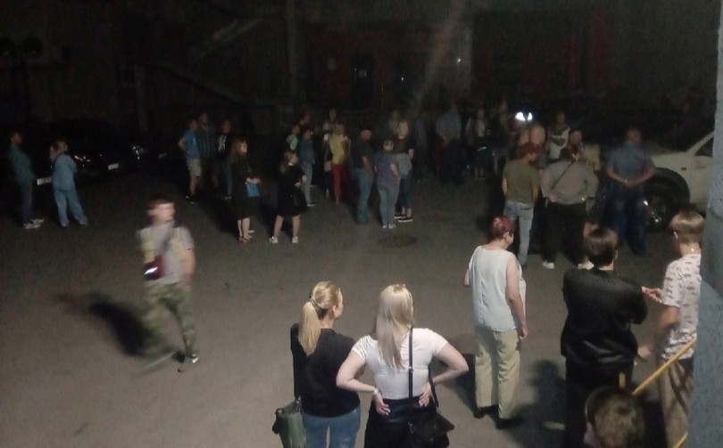 В ТЦ «Строитель» в Первоуральске произошел пожар В ТЦ «Строитель» в Первоуральске произошел пожар