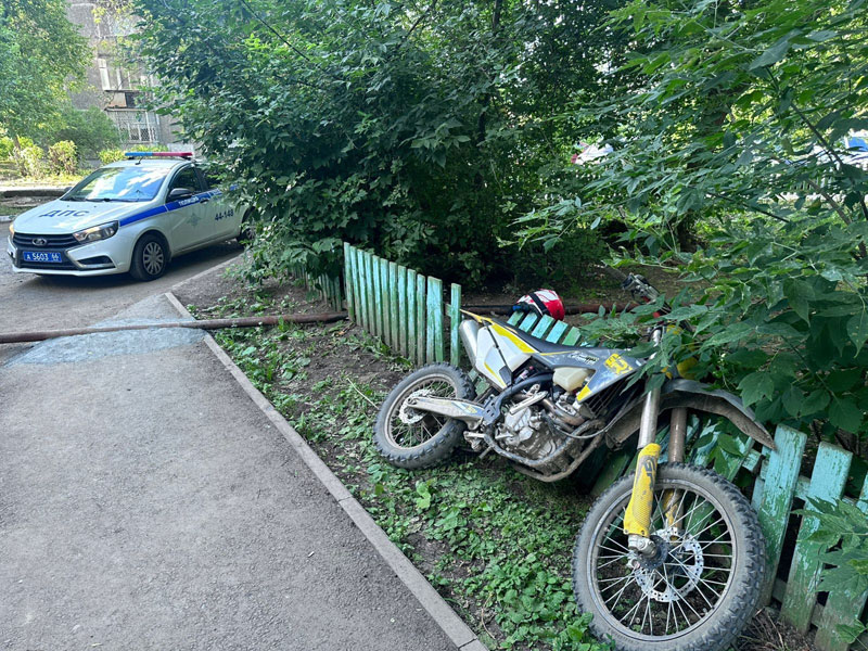 В Прогрессе подросток катался на питбайке без прав: мать привлекли к ответственности и грозит штраф 30 тыс. | Под Первоуральском 14-летнего подростка поймали за рулём питбайка без прав — мать оштрафуют на 30 тысяч