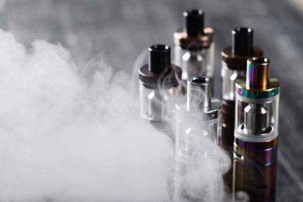 От тахикардии до фиброза легких: специалист рассказала, какой вред наносят электронные сигареты  | Эксперт Пироговского университета рассказала, почему вейпы в разы вреднее обычных сигарет