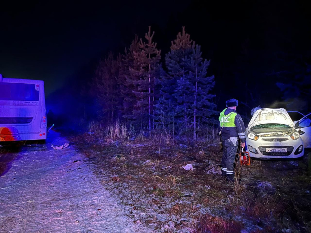 Трагедия под Екатеринбургом: легковушка врезалась в автобус | Авария под Екатеринбургом: легковушка врезалась в автобус Трагедия под Екатеринбургом: легковушка врезалась в автобус | Авария под Екатеринбургом: легковушка врезалась в автобус